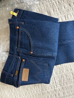 Wrangler Men's Deep Blue Straight Jeans
